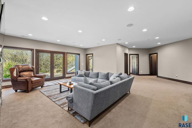 9004 E Torrey Pine Cir Circle, Sioux Falls, SD 57110