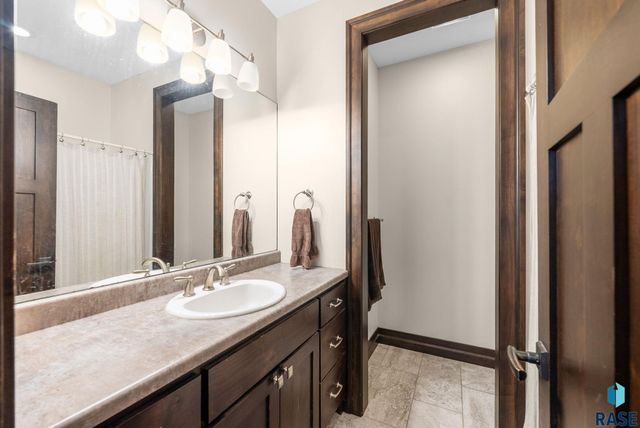9004 E Torrey Pine Cir Circle, Sioux Falls, SD 57110