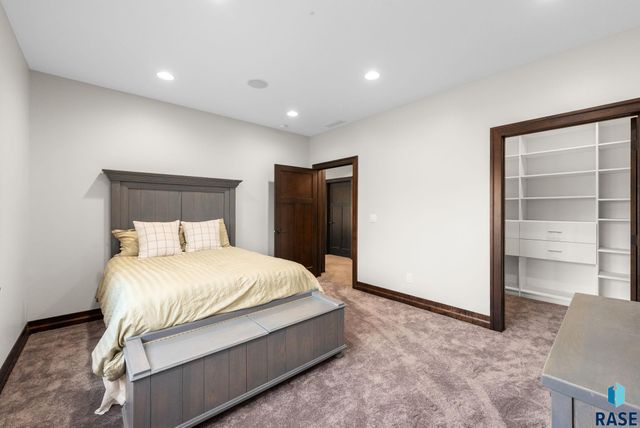 9004 E Torrey Pine Cir Circle, Sioux Falls, SD 57110