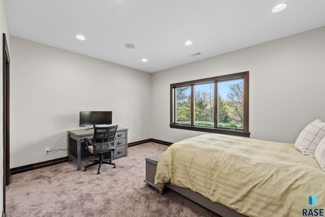9004 E Torrey Pine Cir Circle, Sioux Falls, SD 57110