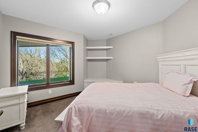 9004 E Torrey Pine Cir Circle, Sioux Falls, SD 57110