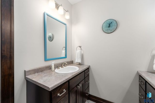 9004 E Torrey Pine Cir Circle, Sioux Falls, SD 57110