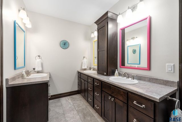 9004 E Torrey Pine Cir Circle, Sioux Falls, SD 57110