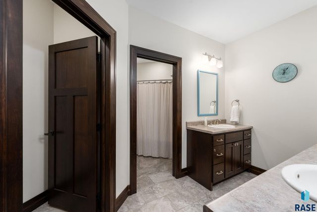 9004 E Torrey Pine Cir Circle, Sioux Falls, SD 57110