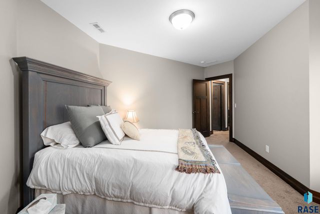 9004 E Torrey Pine Cir Circle, Sioux Falls, SD 57110