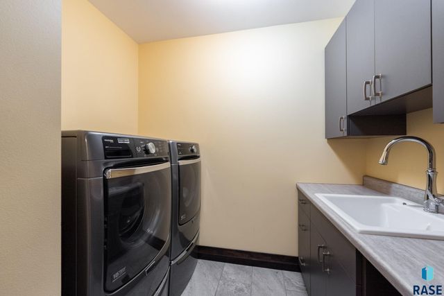9004 E Torrey Pine Cir Circle, Sioux Falls, SD 57110