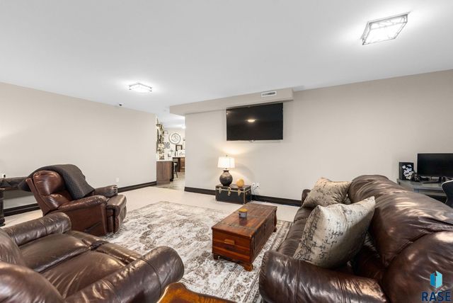 9004 E Torrey Pine Cir Circle, Sioux Falls, SD 57110