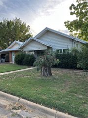 421 N 3rd Street, Jacksboro, TX 76458