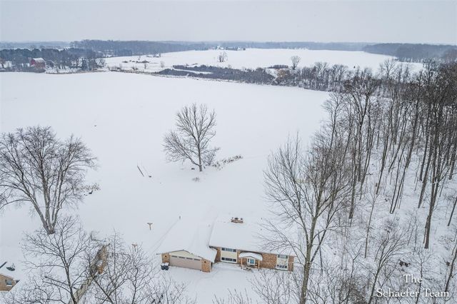 8610 Dygert Drive, Alto, MI 49302