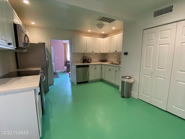 2231 N Swan Road, Tucson, AZ 85712