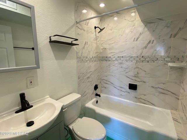 2231 N Swan Road, Tucson, AZ 85712