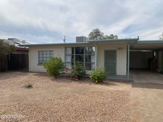 2231 N Swan Road, Tucson, AZ 85712