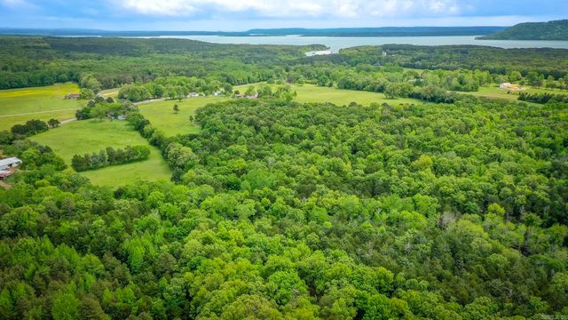 143 Hurricane Dr., Greers Ferry, AR 72067