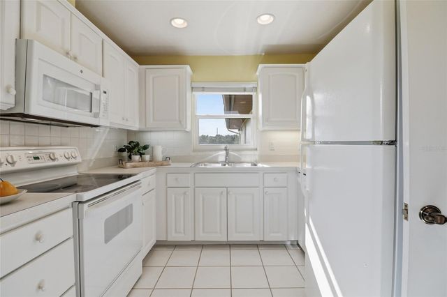 7427 CARNOUSTIE DRIVE 7A, Sarasota, FL 34238