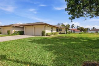 7427 CARNOUSTIE DRIVE 7A, Sarasota, FL 34238