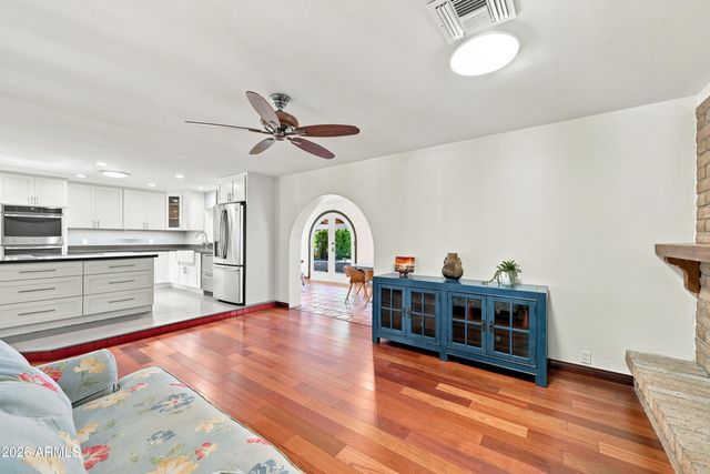 3827 E MERCER Lane, Phoenix, AZ 85028