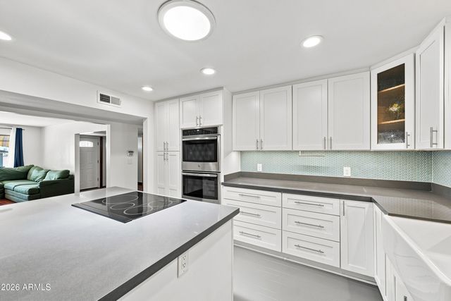 3827 E MERCER Lane, Phoenix, AZ 85028