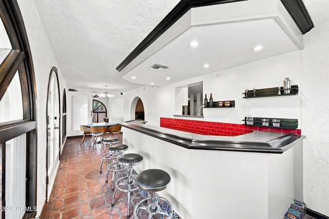 3827 E MERCER Lane, Phoenix, AZ 85028