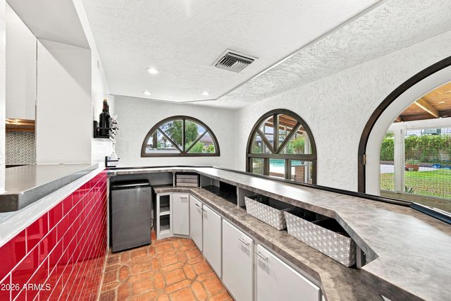 3827 E MERCER Lane, Phoenix, AZ 85028