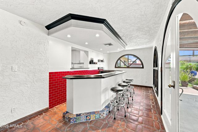 3827 E MERCER Lane, Phoenix, AZ 85028