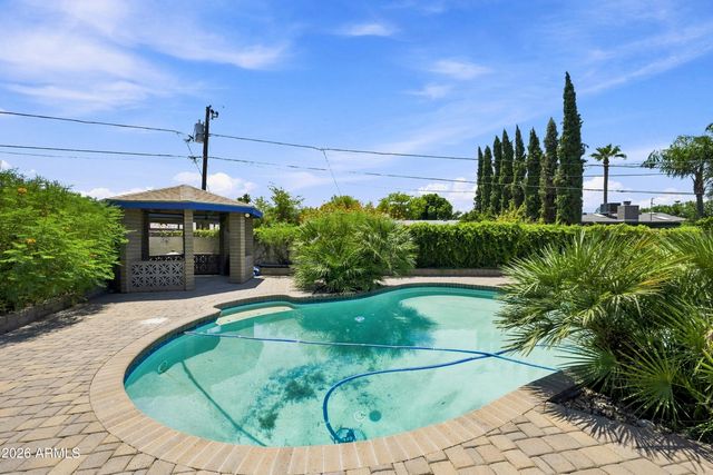3827 E MERCER Lane, Phoenix, AZ 85028