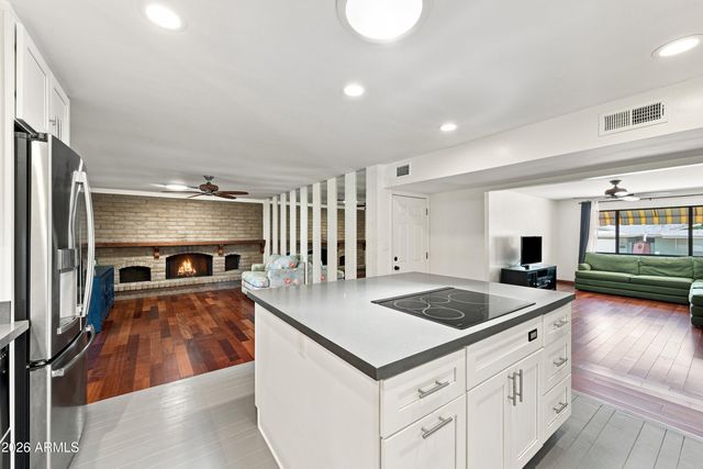 3827 E MERCER Lane, Phoenix, AZ 85028