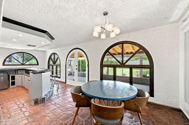 3827 E MERCER Lane, Phoenix, AZ 85028