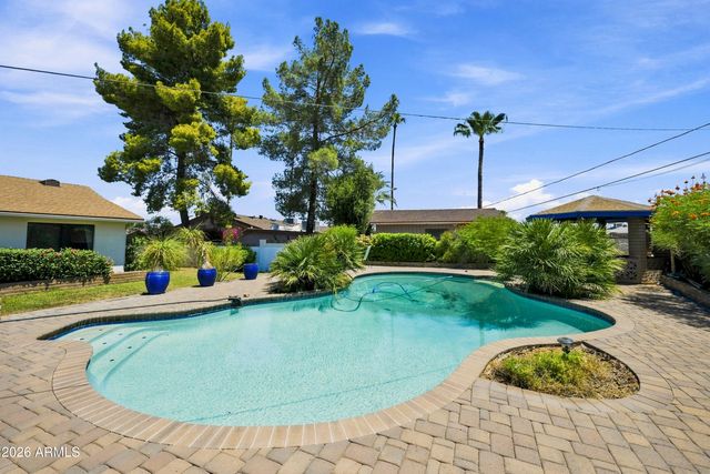 3827 E MERCER Lane, Phoenix, AZ 85028