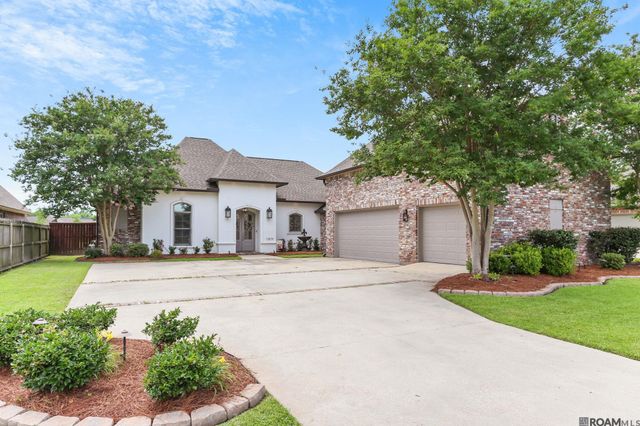 13579 Bluff Point Dr, Geismar, LA 70734