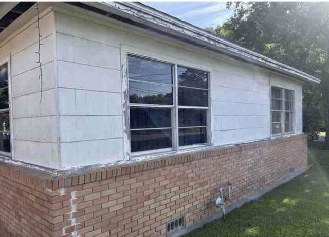 2616 Elm Avenue, Bay City, TX 77414