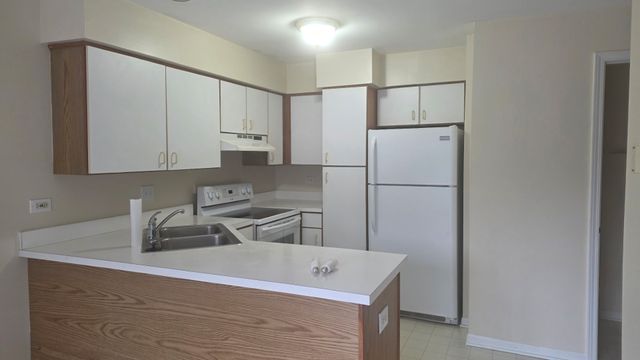 1348 S Lorraine Road E, Wheaton, IL 60187