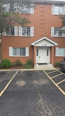 1348 S Lorraine Road E, Wheaton, IL 60187