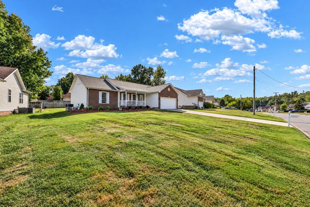 374 Woodtrace Dr, Clarksville, TN 37042