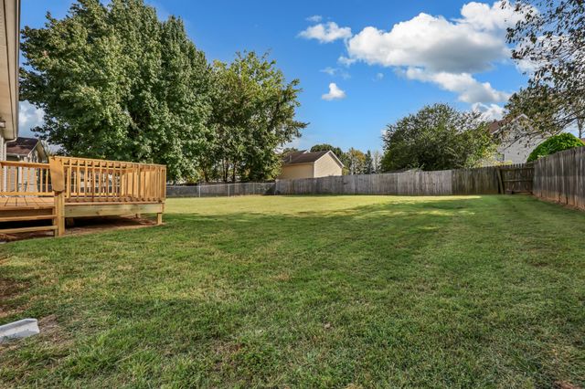 374 Woodtrace Dr, Clarksville, TN 37042