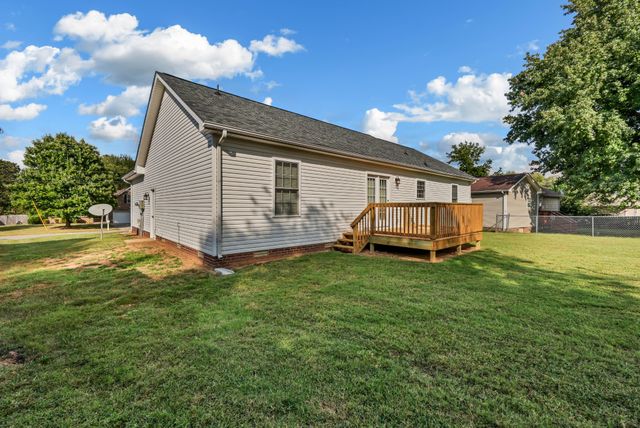 374 Woodtrace Dr, Clarksville, TN 37042