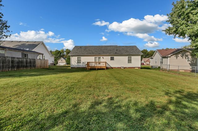 374 Woodtrace Dr, Clarksville, TN 37042