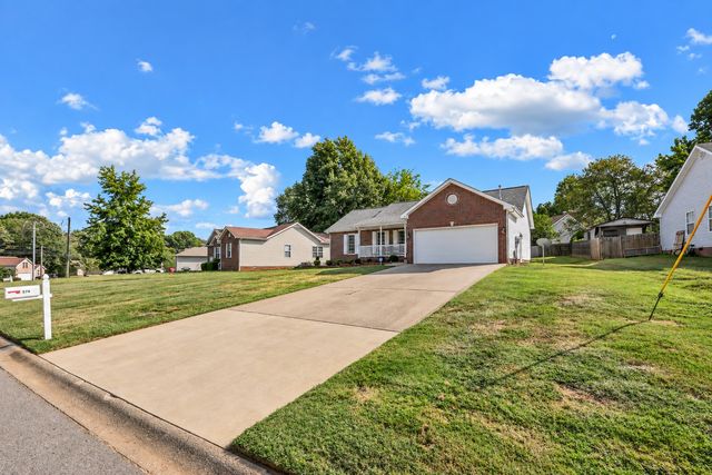 374 Woodtrace Dr, Clarksville, TN 37042