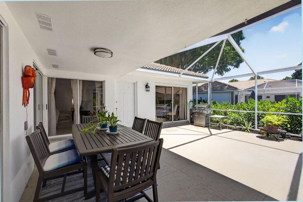 Image 11 of property listing at 1702 Silverleaf Oak Court, Palm Beach Gardens, FL 33410