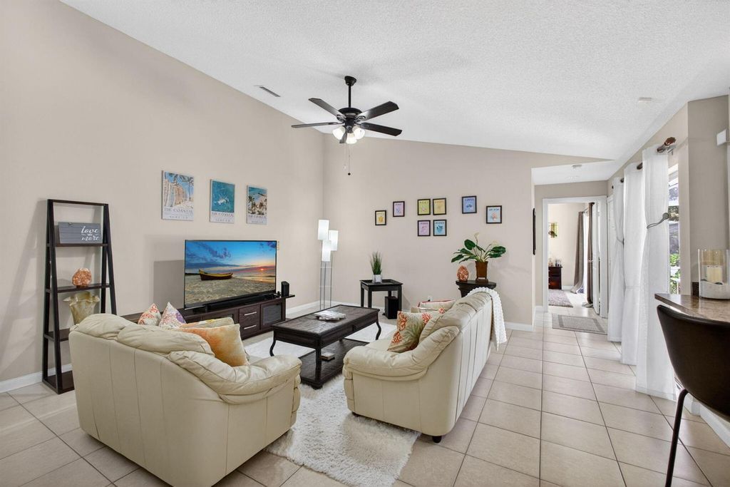 Image 13 of property listing at 1702 Silverleaf Oak Court, Palm Beach Gardens, FL 33410