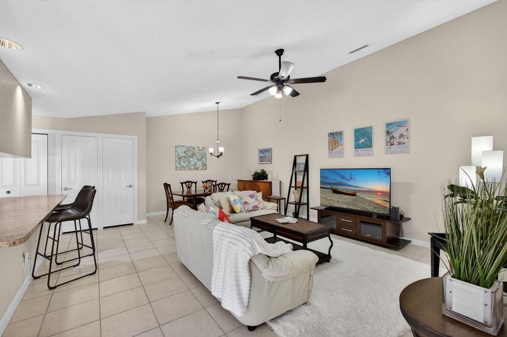 Image 15 of property listing at 1702 Silverleaf Oak Court, Palm Beach Gardens, FL 33410