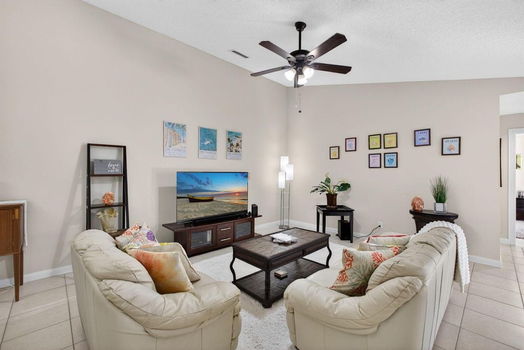Image 16 of property listing at 1702 Silverleaf Oak Court, Palm Beach Gardens, FL 33410