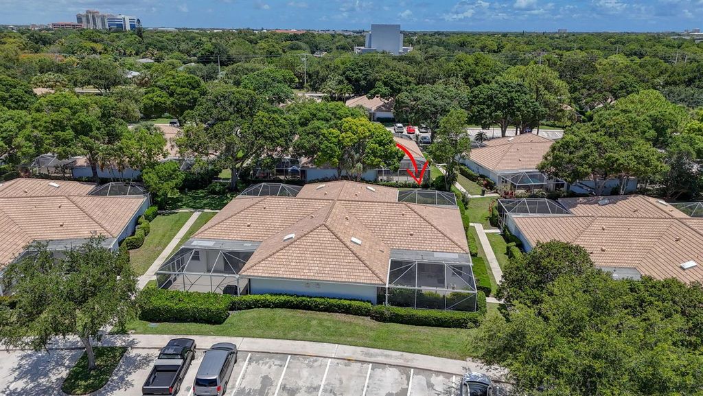 Image 2 of property listing at 1702 Silverleaf Oak Court, Palm Beach Gardens, FL 33410