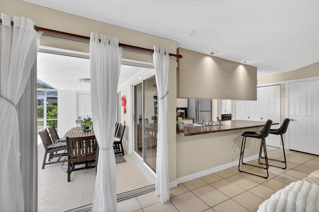 Image 20 of property listing at 1702 Silverleaf Oak Court, Palm Beach Gardens, FL 33410