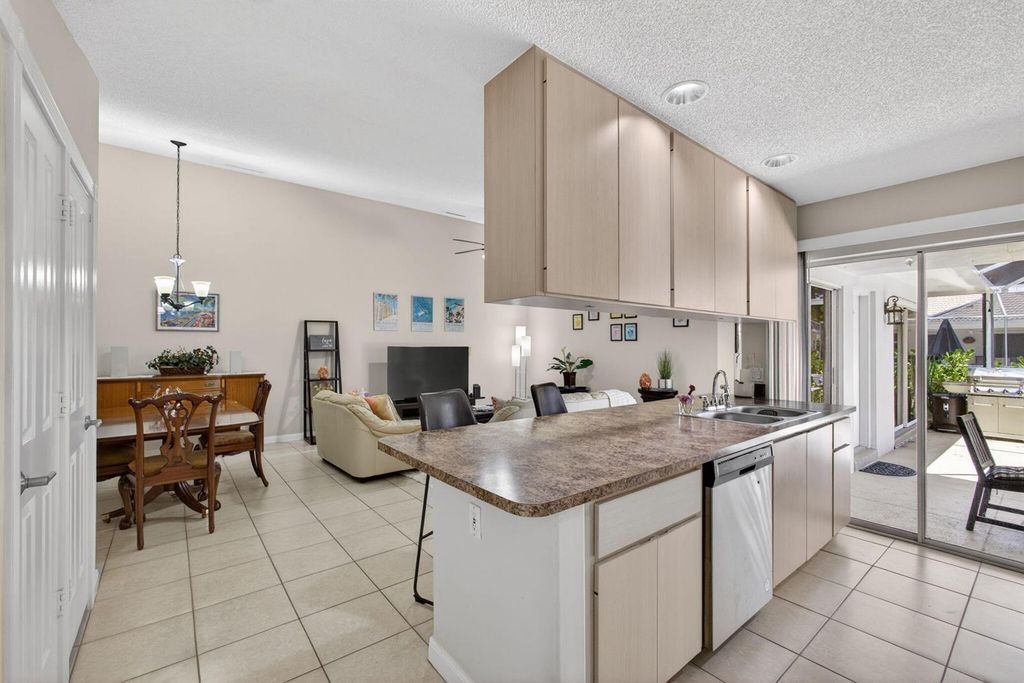 Image 22 of property listing at 1702 Silverleaf Oak Court, Palm Beach Gardens, FL 33410