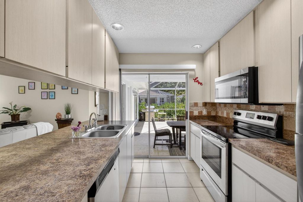 Image 23 of property listing at 1702 Silverleaf Oak Court, Palm Beach Gardens, FL 33410