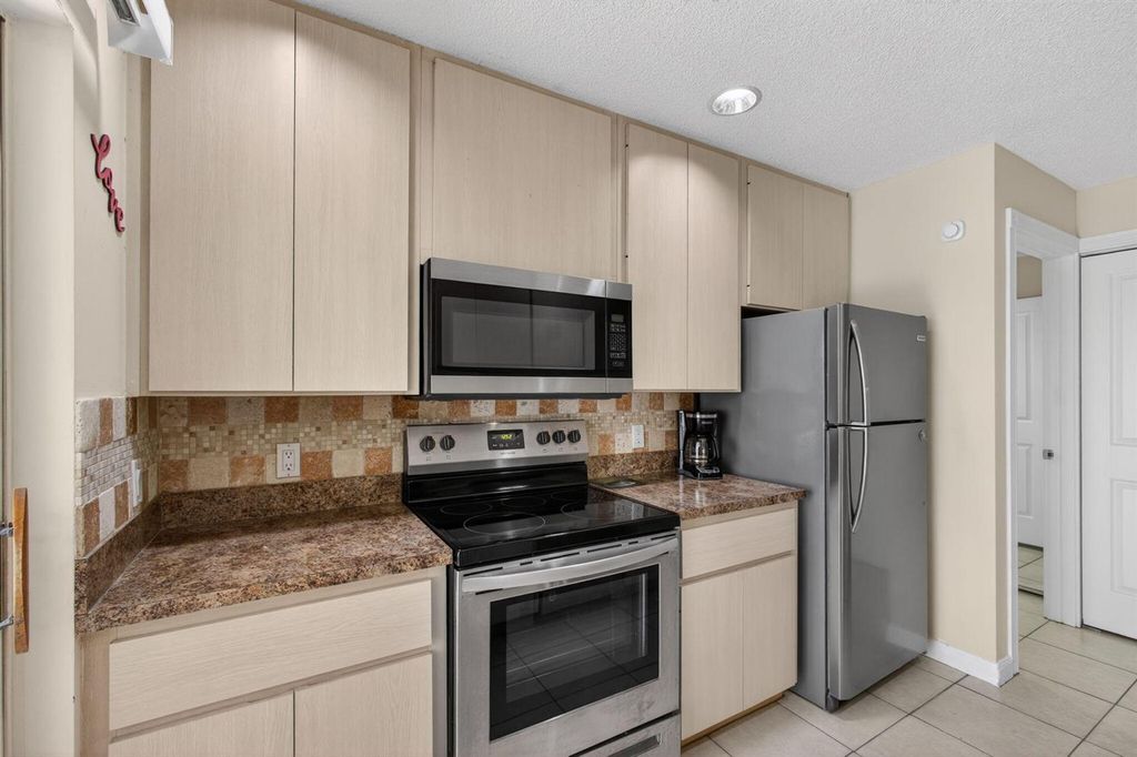 Image 24 of property listing at 1702 Silverleaf Oak Court, Palm Beach Gardens, FL 33410