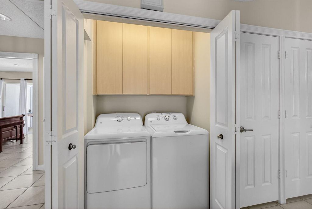 Image 25 of property listing at 1702 Silverleaf Oak Court, Palm Beach Gardens, FL 33410