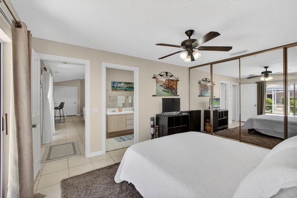 Image 28 of property listing at 1702 Silverleaf Oak Court, Palm Beach Gardens, FL 33410