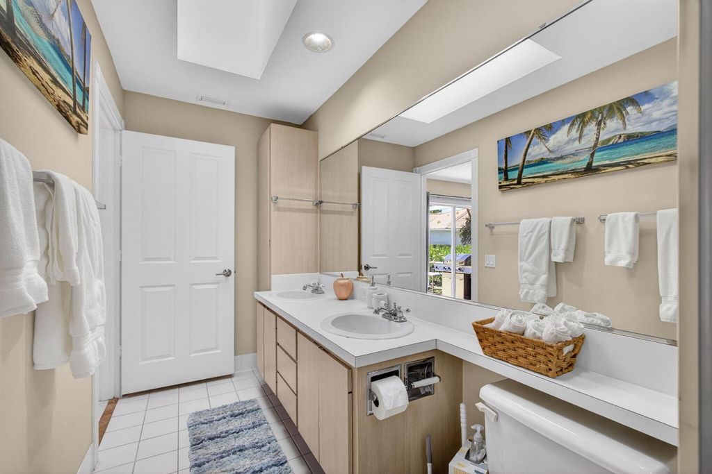 Image 30 of property listing at 1702 Silverleaf Oak Court, Palm Beach Gardens, FL 33410