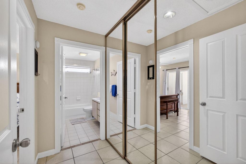 Image 31 of property listing at 1702 Silverleaf Oak Court, Palm Beach Gardens, FL 33410